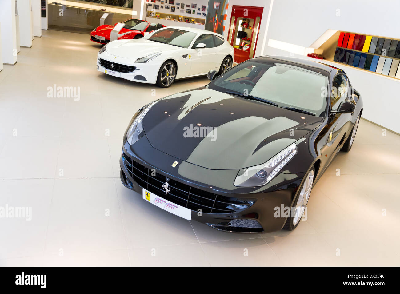 Ferrari FF Super-Rennwagen 2013 im Show-Room Stockfoto