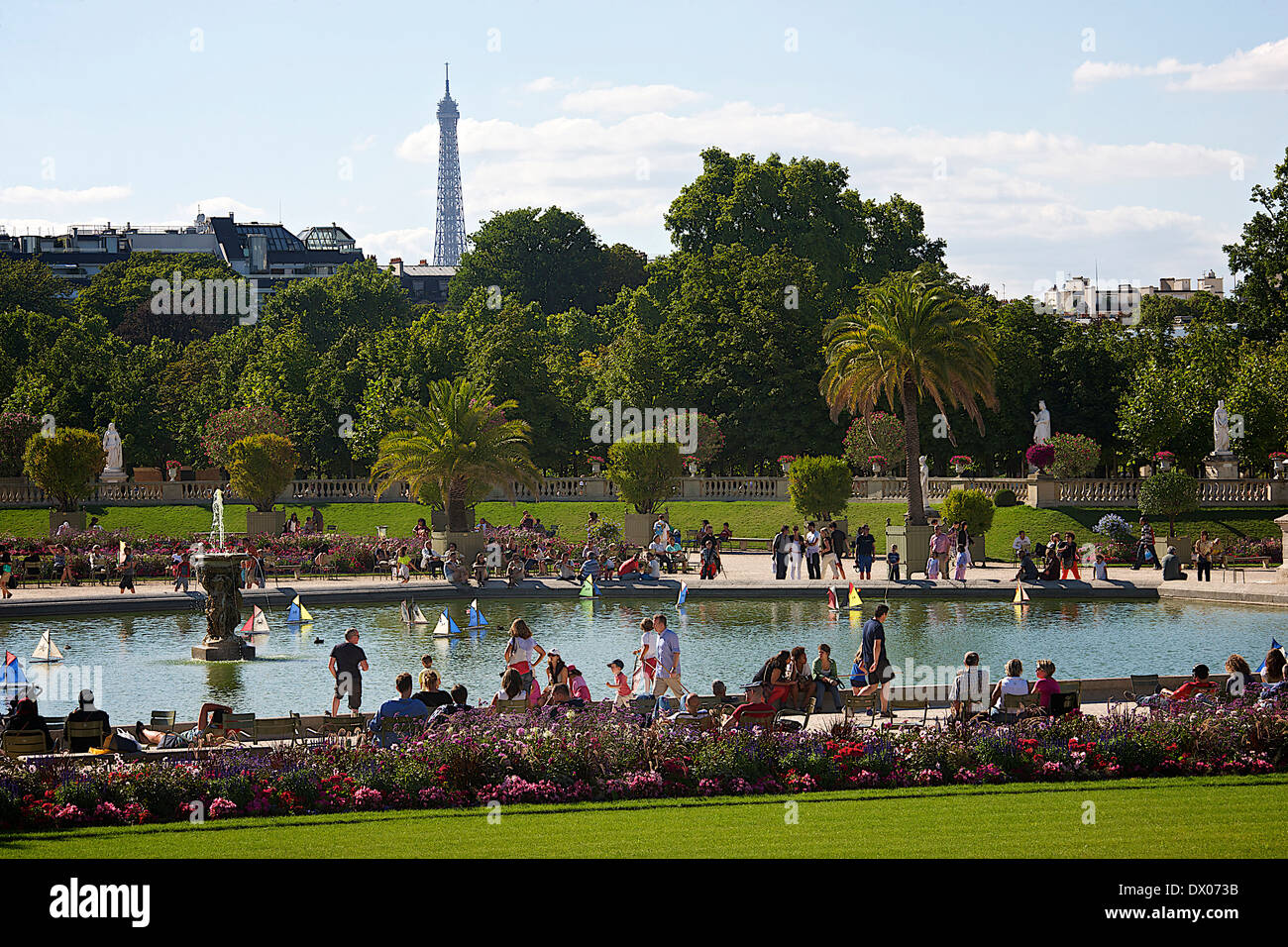 Jardin du Luxembourg und Eiffelturm Stockfoto