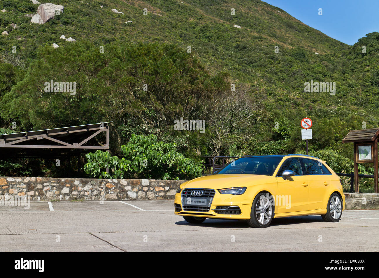 Audi S3 Sportback 2013 Modell mit gelber Farbe. Super heiße Sportwagen zurück. Stockfoto