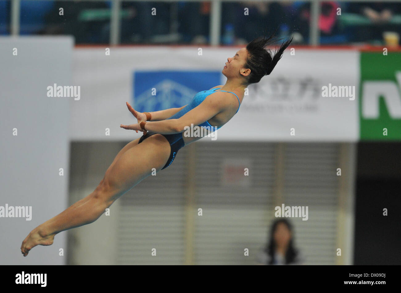 Peking, China. 16. März 2014. PAMG Pandelela Rinong von Malaysia tritt während der Frauen 10-Meter-Sprungturm endgültig an die 2014 FINA Diving World Series in Peking, Hauptstadt von China, 16. März 2014. Pandelela Rinong PAMG gewann die Silbermedaille mit 368,50 Punkten. Bildnachweis: Cheng Tingting/Xinhua/Alamy Live-Nachrichten Stockfoto