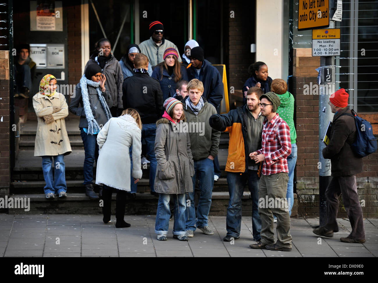 Jugendliche in Bristol als Teil des VSO Kulturaustausch in dem Jugendlichen aus den Entwicklungsländern freiwillig tun arbeiten im Vereinigten Königreich Stockfoto