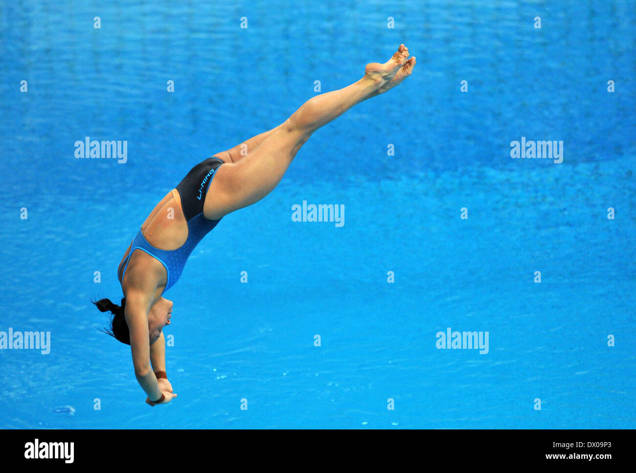 Peking, China. 16. März 2014. PAMG Pandelela Rinong von Malaysia tritt während der Frauen 10-Meter-Sprungturm endgültig an die 2014 FINA Diving World Series in Peking, Hauptstadt von China, 16. März 2014. Pandelela Rinong PAMG gewann die Silbermedaille mit 368,50 Punkten. Bildnachweis: Cheng Tingting/Xinhua/Alamy Live-Nachrichten Stockfoto