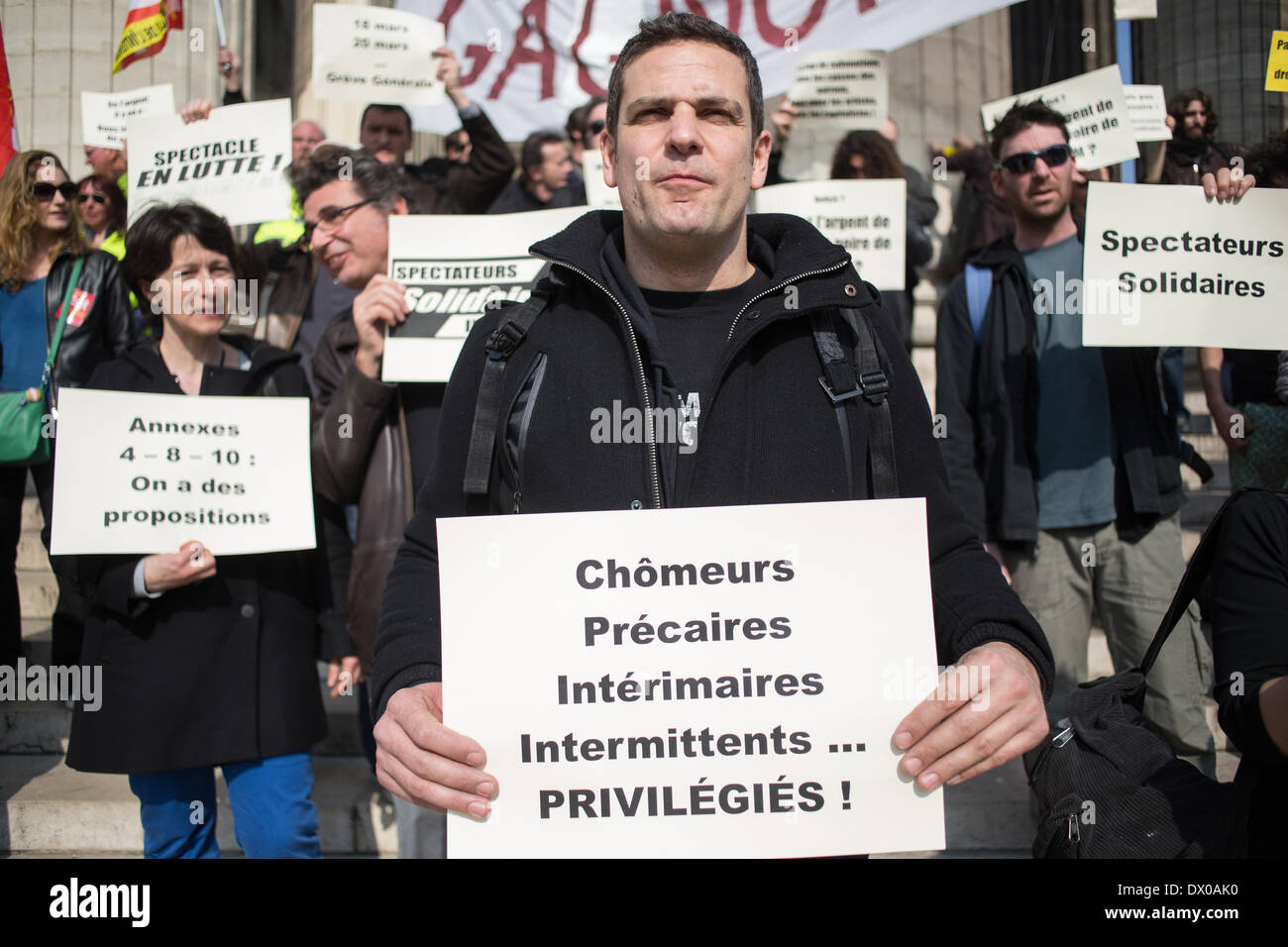 Paris, Frankreich. 13. März 2014. Versammlung der Unterhaltungsindustrie Arbeiter gegen Reformen MEDEF über den Status der Unterhaltung, in Paris, am 13. März 2014. Etwa 100 Menschen versammelten sich heute statt der Madeleine-Platz. Sie nehmen derzeit die Räumlichkeiten des Rechnungshofs. (Foto von Michael Bunel/NurPhoto) © Michael Bunel/NurPhoto/ZUMAPRESS.com/Alamy Live-Nachrichten Stockfoto