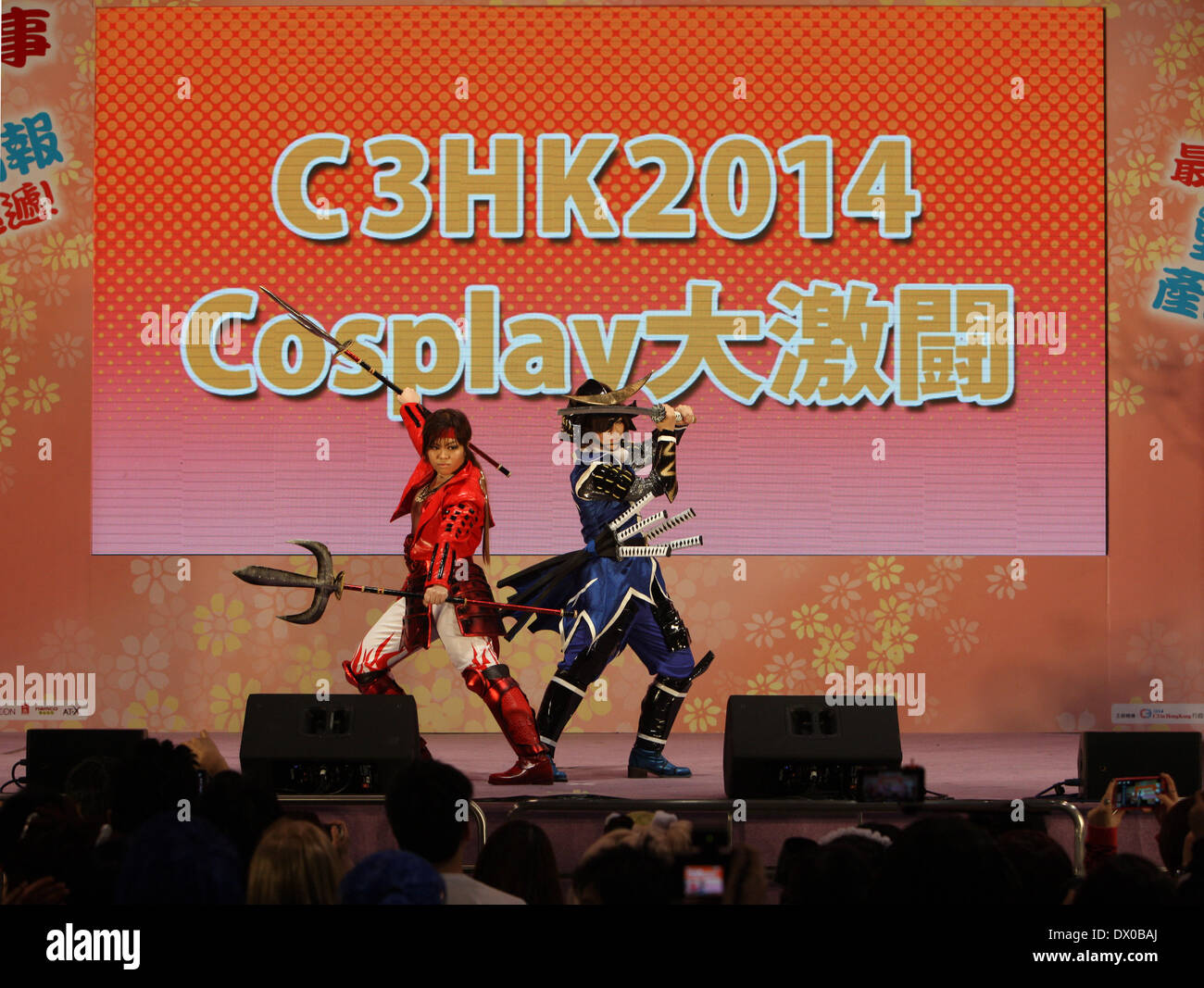 Hong Kong, China. 16. März 2014. Konkurrenten führen während des Finales der einen Kostümwettbewerb spielen (Cosplay) in Hongkong, Südchina, 16. März 2014. Insgesamt 10 Teams der Wettbewerber teilnehmen am Wettbewerb hier am Sonntag. Bildnachweis: Wang Yuqing/Xinhua/Alamy Live-Nachrichten Stockfoto