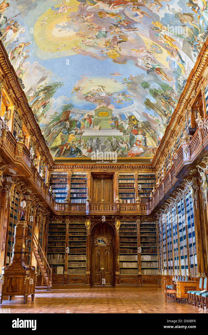 das Innere der Bibliothek in das Kloster Strahov, theologische Zimmer Stockfoto
