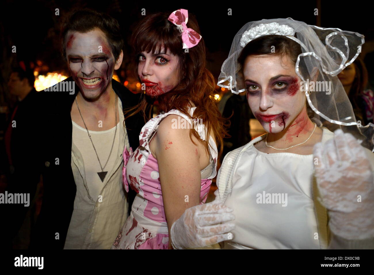 Tel Aviv, Israel. 15. März 2014. TEL AVIV, ISRAEL - 15. März 2014: Israelis Zombie Make-up und Kostüme tragen während des Purim-Festival in Tel Aviv Teil der Zombie Walk. Der Zombie Walk in tel Aviv während Purim Urlaub findet in dem jüdischen traditionell tragen Kostüme. Bildnachweis: Gili Yaari/NurPhoto/ZUMAPRESS.com/Alamy Live-Nachrichten Stockfoto