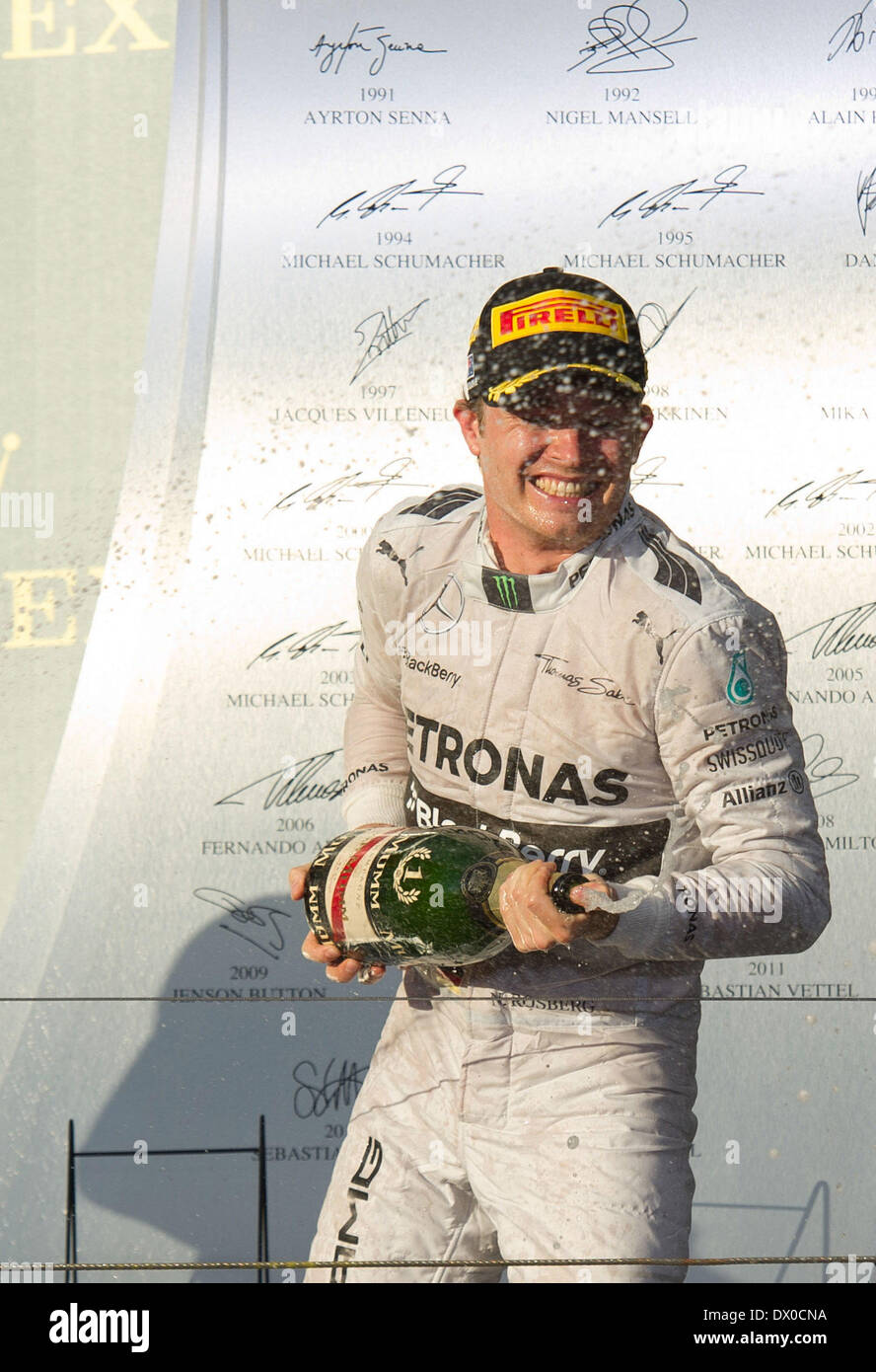 Melbourne, Australien. 16. März 2014. Mercedes GP Formel 1-Fahrer Nico Rosberg Deutschlands feiert auf dem Podium nach dem Gewinn der Australian Formula One Grand Prix auf dem Albert Park Circuit in Melbourne, Australien, 16. März 2014. Bildnachweis: Bai Xue/Xinhua/Alamy Live-Nachrichten Stockfoto
