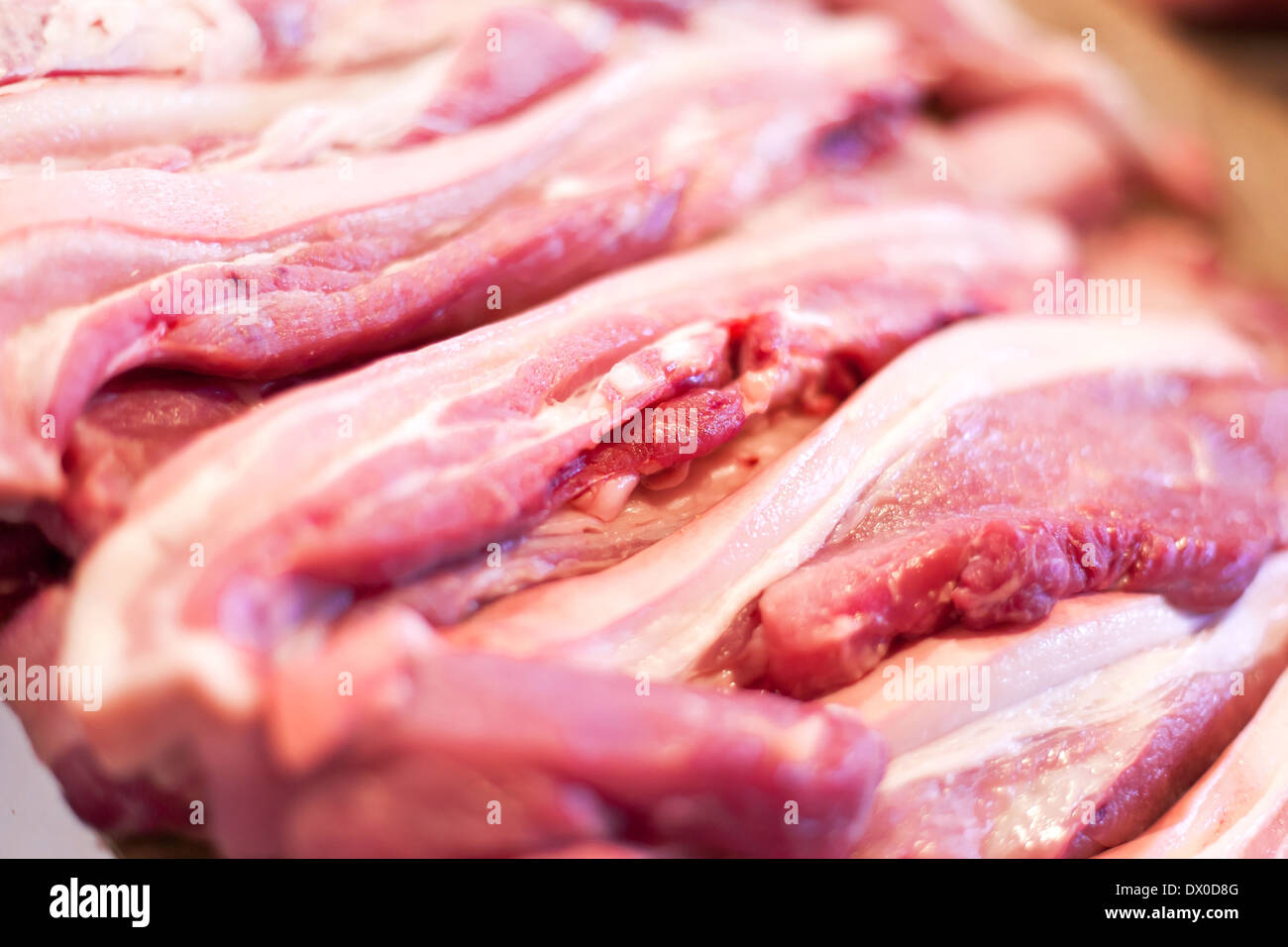 Rohes Frischfleisch verkaufsfertig in lokalen asiatischen Markt Stockfoto
