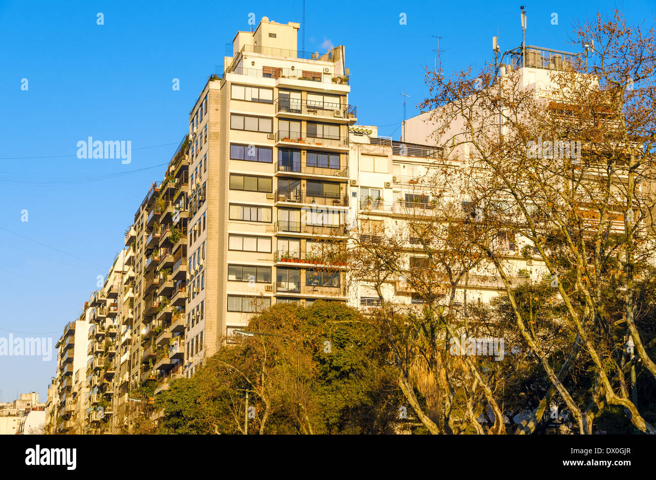 Ansicht des Wohnblocks in Buenos Aires, Argentinien Stockfoto