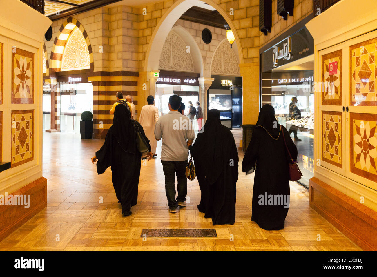 Dubai, Arabische Familie Einkaufen in den Gold Souk, Dubai Mall, Dubai, VAE, Vereinigte Arabische Emirate Naher Osten Stockfoto