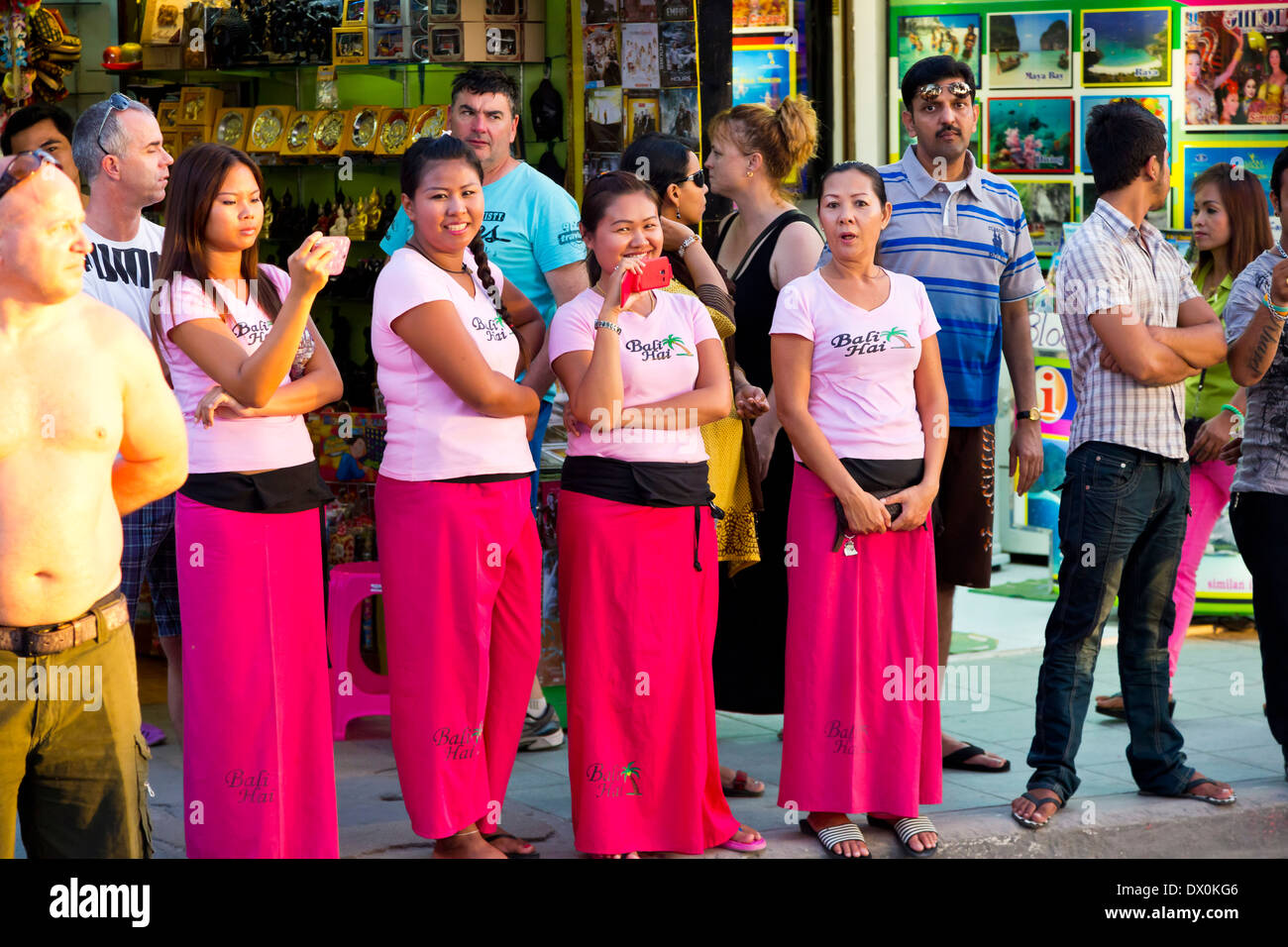 Massage Mädchen Die Gerade Einer Parade In Patong Phuket Thailand