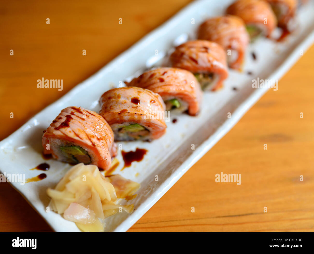 Lachs Sushi-Rolle Stockfoto