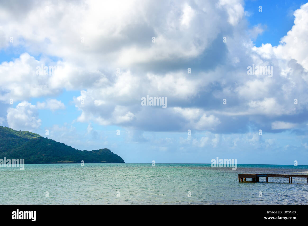 Kleinen Pier erstreckt sich in das Meer auf San Andres y Providencia, Kolumbien Stockfoto