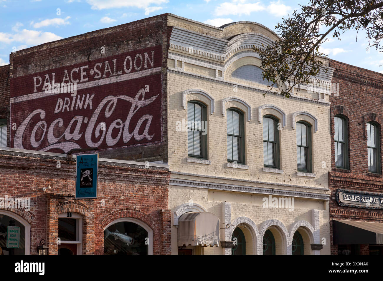 Handbemalte Coca Cola Schild an äußere Mauer der alten Gebäude in der historischen Innenstadt von Fernandina Beach, Florida. Stockfoto