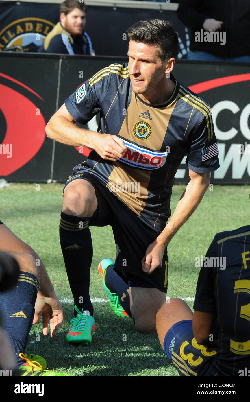 Philadelphia Union Sebastian LeToux feiert seinen gewinnenden Ziel des Spiels während eines Fußball/Fußball-Match mit dem New England Revolution bei Talen Energie Stadion in Chester PA Vereinigten Staaten von Amerika während eines sonnigen Herbst/Herbst Tag außerhalb von Philadelphia Stockfoto