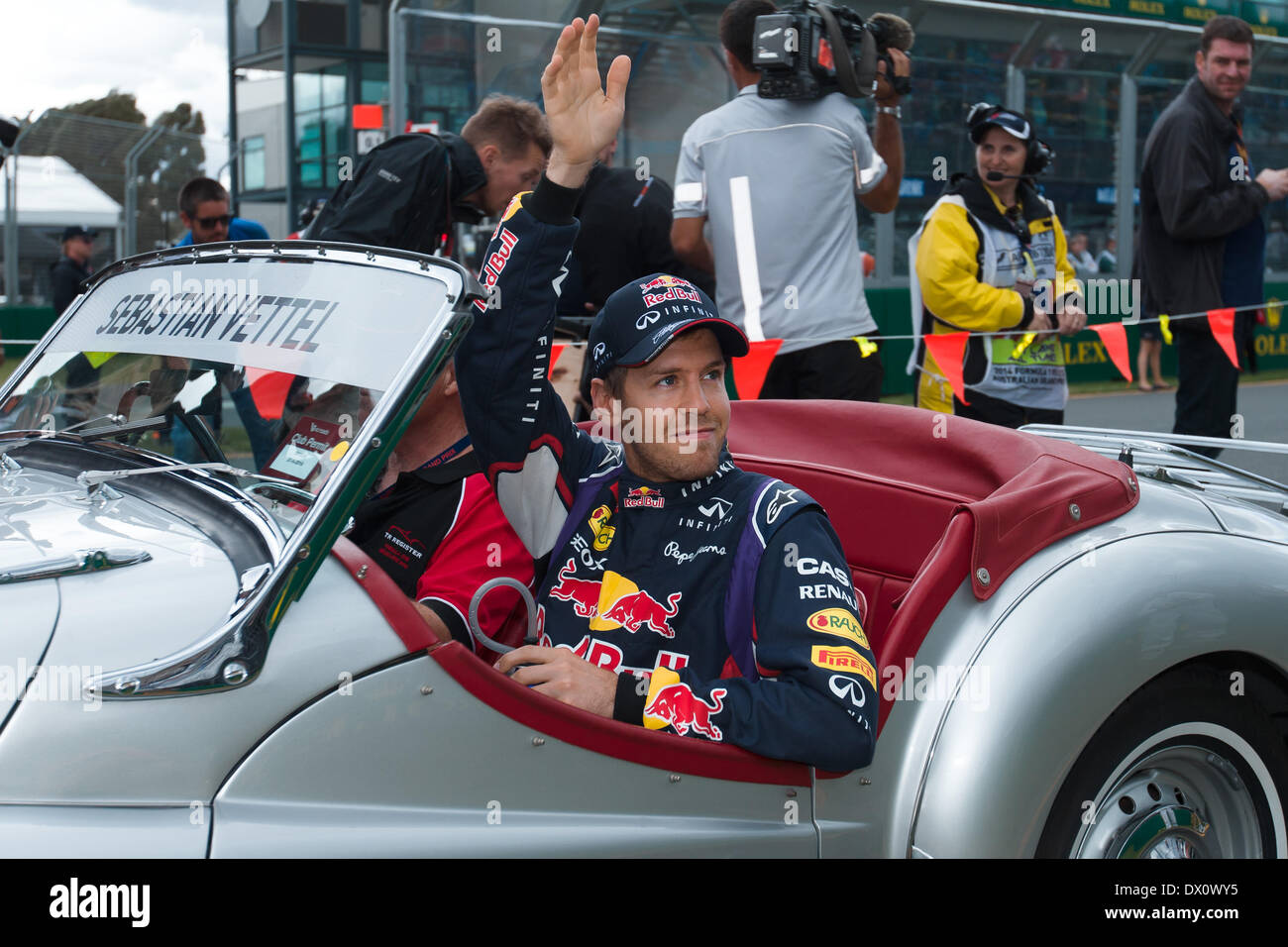 Melbourne, Victoria, Australien. 16. März 2014. Sebastian Vettel (DEU) aus dem Infiniti Red Bull Racing Team in der Fahrer Parade Runde bei den 2014 Australian Formula One Grand Prix im Albert Park in Melbourne, Australien. Sydney Low/Cal Sport Media/Alamy Live News/Alamy Live-Nachrichten Stockfoto