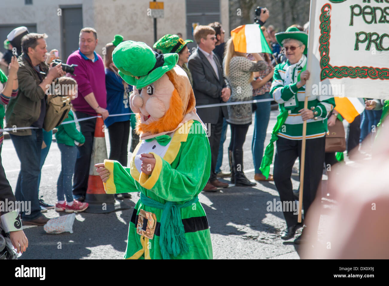 London, UK. 16. März 2014. St. Patricks Day Parade in London Credit: Zefrog/Alamy Live-Nachrichten Stockfoto