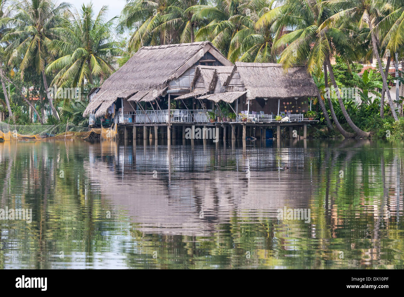 Haus auf Stelzen in Flussszenen in Hoi an, Vietnam, 2008 Stockfoto