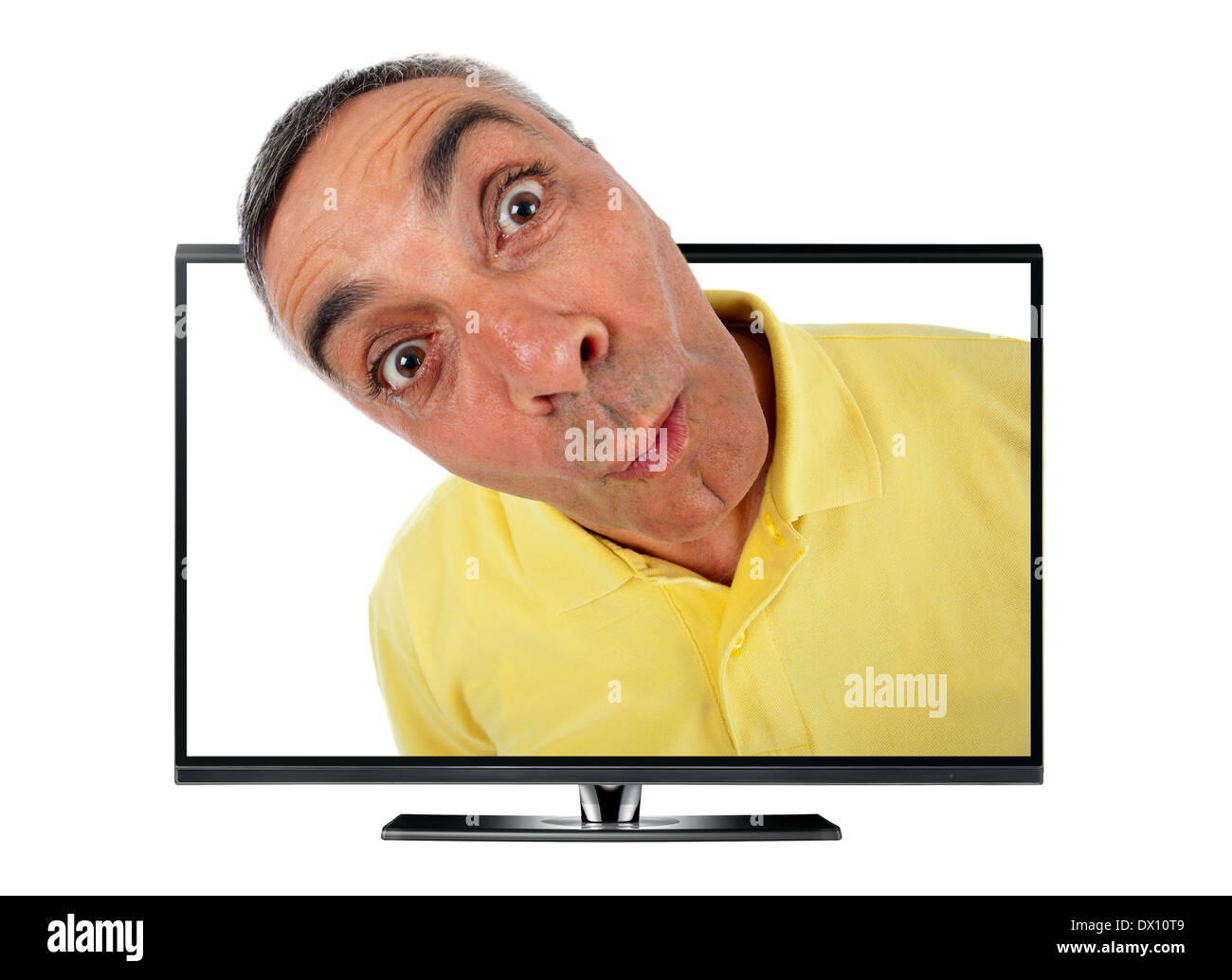 Überrascht Mann mit Fernsehen und WOW Ausdruck auf weißem Hintergrund. Stockfoto