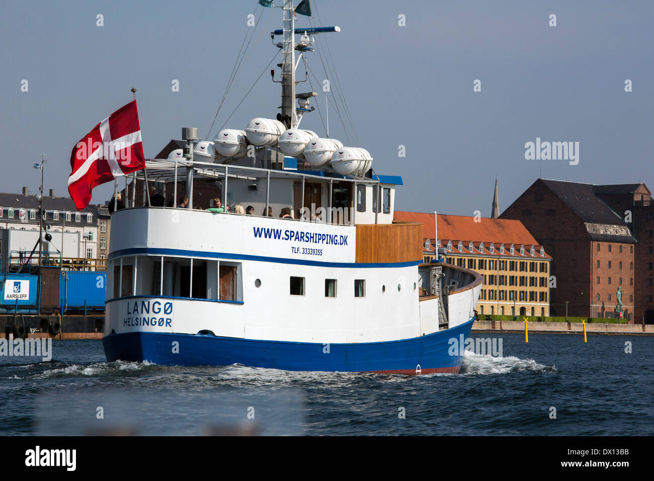 Schiff verlassen Hafen von Kopenhagen für Helsingor in Dänemark Stockfoto