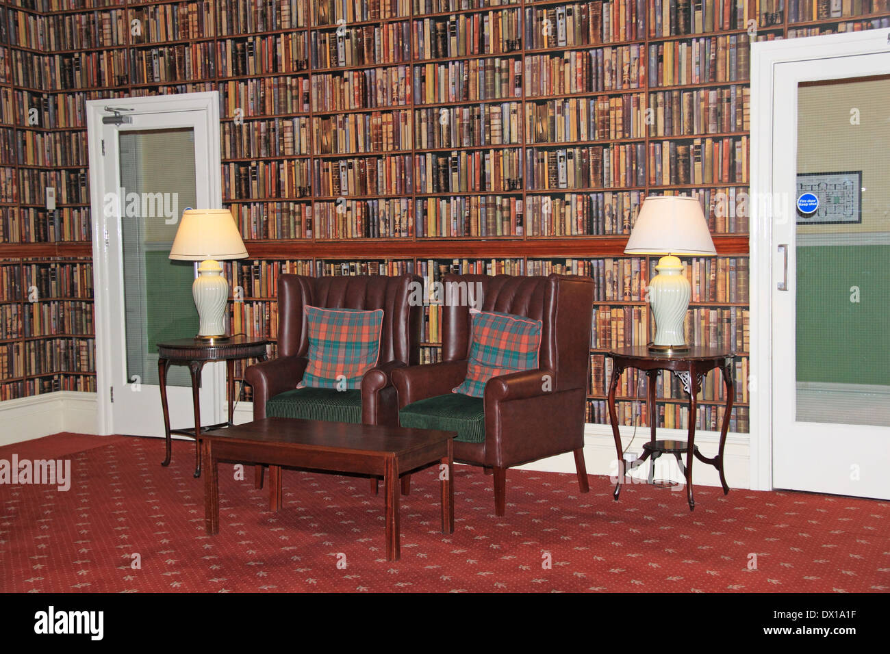"Bibliothek" lounge in The Headland Hotel, Fistral Strand, Newquay, Cornwall, England, Großbritannien, Deutschland, UK, Europa Stockfoto