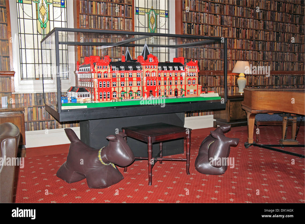 Das Headland Hotel in Lego, 'Bibliothek' lounge, Fistral Strand, Newquay, Cornwall, England, Großbritannien, Vereinigtes Königreich UK Europe Stockfoto