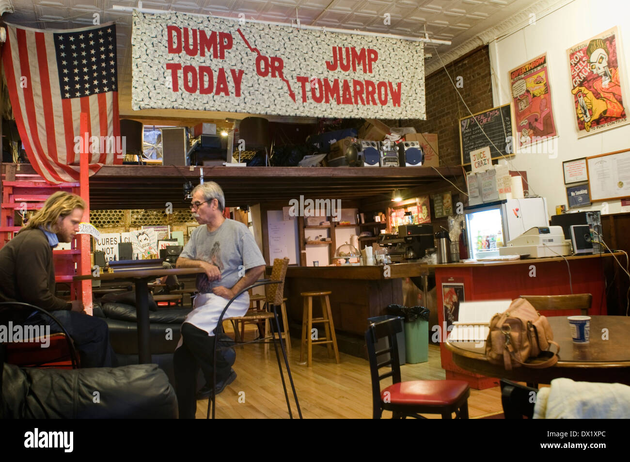 Das Yippie Museum Cafe im East Village. 9 Bleecker Street. Es liegt in der Nähe der u-Bahn-Haltestelle Broadway Lafayette M 4-5-v-6 und Stockfoto