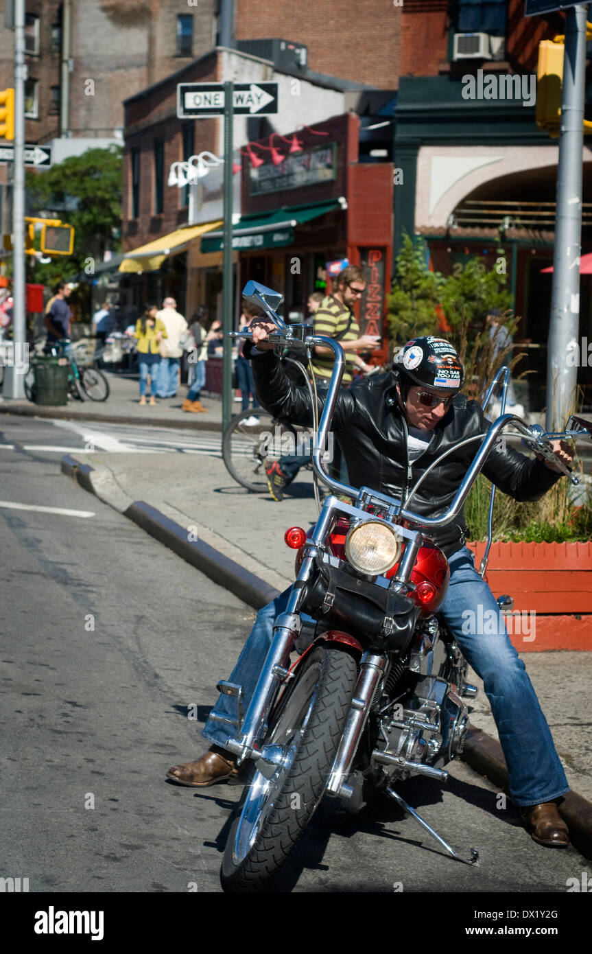 Ein Biker in der Nähe von Greenwich Village. Es war Heimat von der Beat Generation der 50er Jahre, die Hippies in den 60er Jahren und die Stockfoto