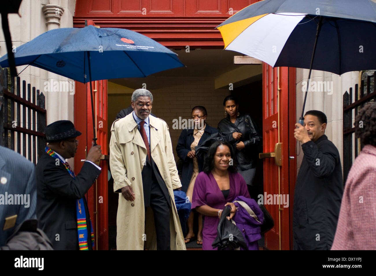 Masse außen. Abyssinian Baptist Church. 132 Odell Clark Ort (häufig 138th Street) in der Nähe der 7th Avenue. Tel 212-862-7474. Stockfoto