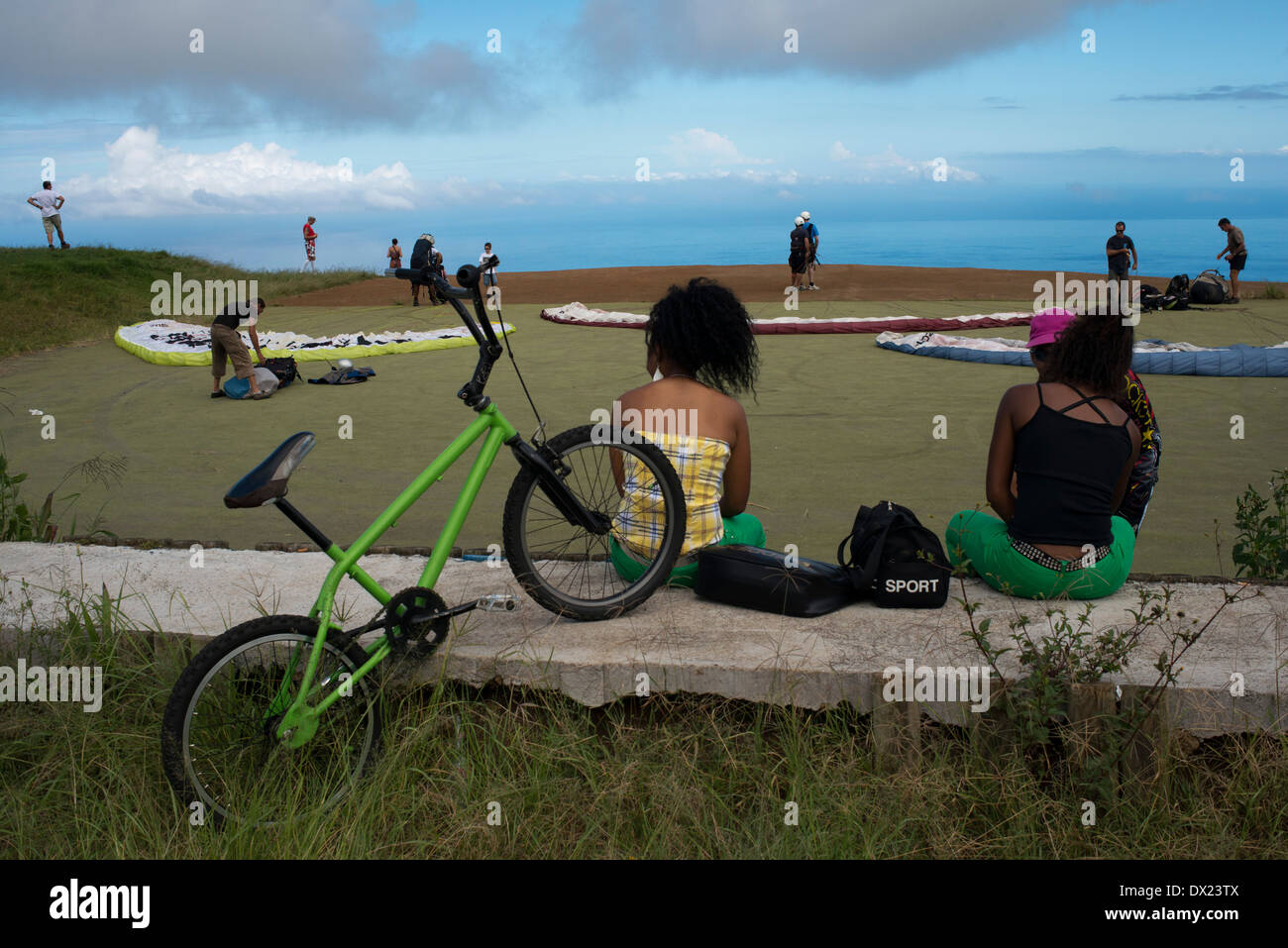 Paragliding in St. Leu. Insel La Réunion im Indischen Ozean, ist ein ausgezeichneter Ort für Freiflug, die Flugbedingungen sind Stockfoto