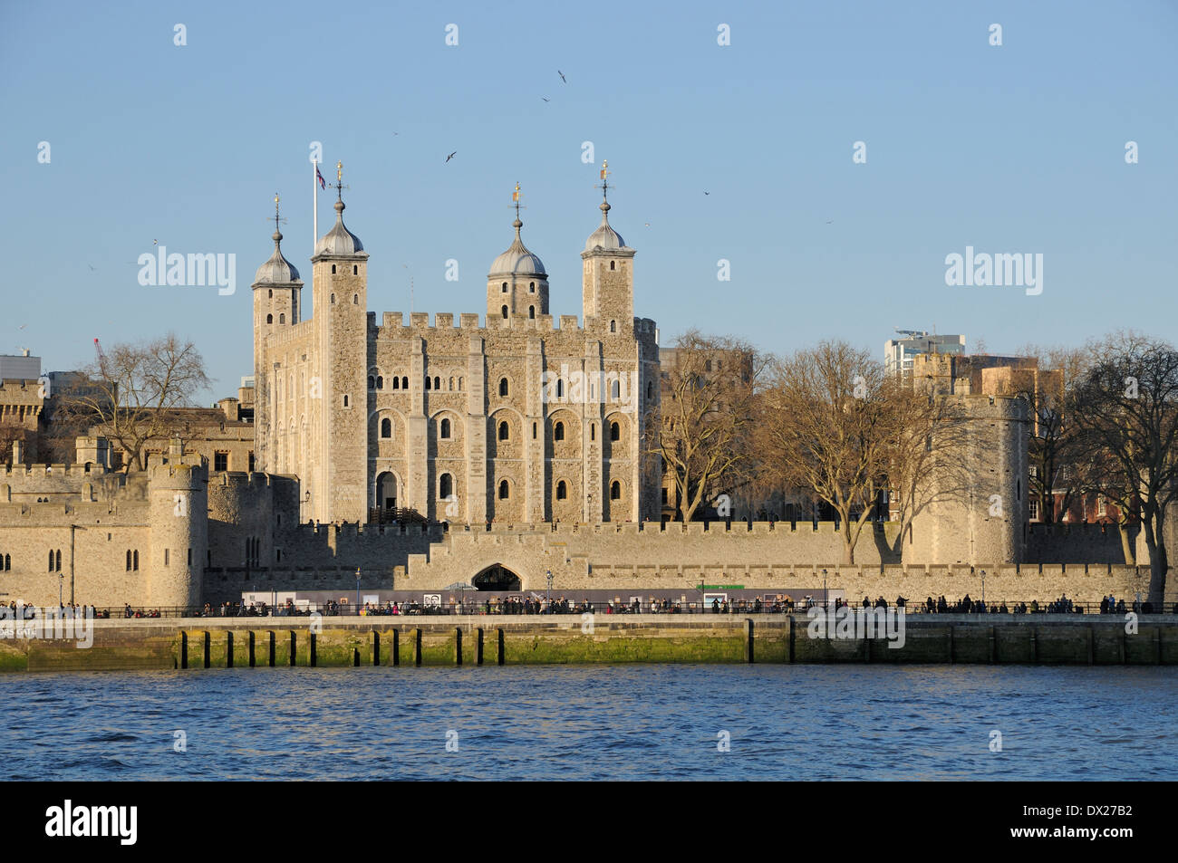 Der Tower of London im Winter, am Ufer der Themse, London Großbritannien Stockfoto