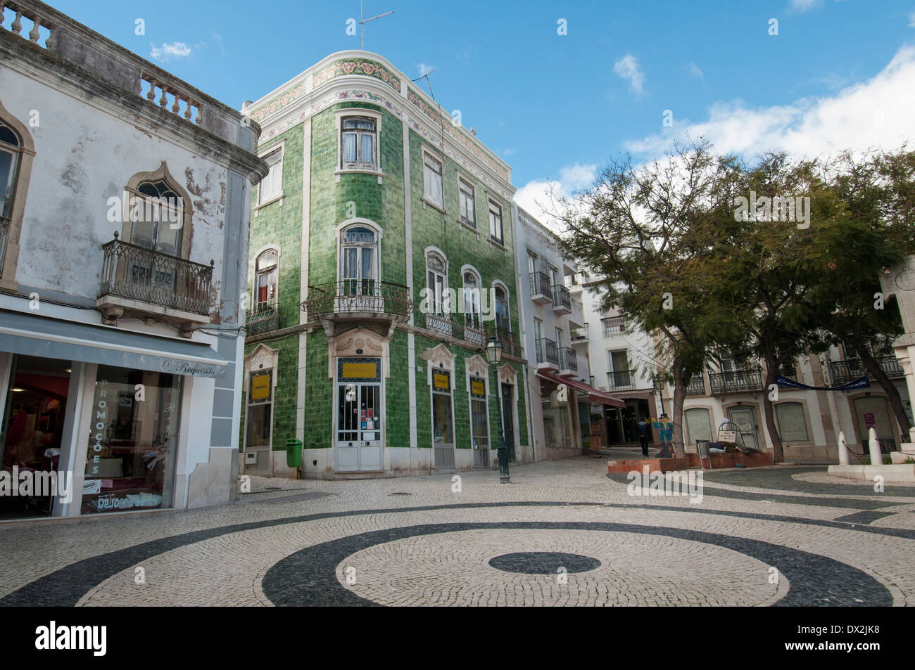 Geflieste Fassade des traditionellen Gebäude im Praca de Camoes in der Altstadt (Cidade Velha), Lagos, Algarve, Portugal Stockfoto