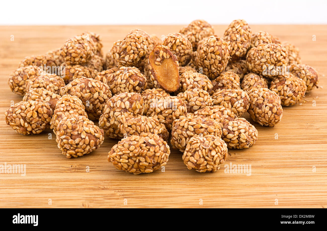 Snack, hergestellt aus Erdnuss Bohnen, Zucker, Sesam usw. Stockfoto