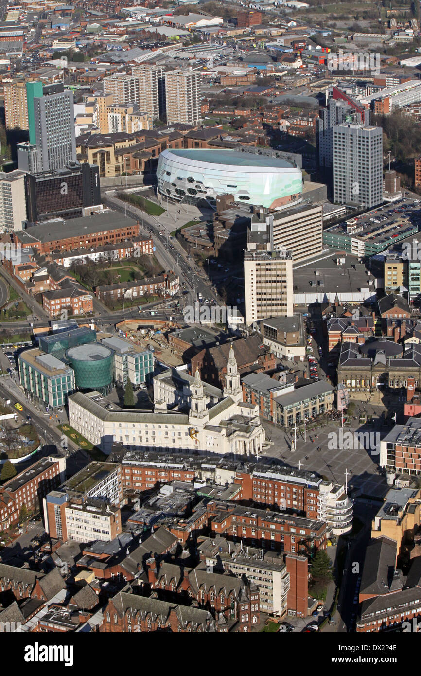 Luftaufnahme von Leeds mit Millennium Square, Leeds Civic Hall und die neue erste direkte Arena Stockfoto