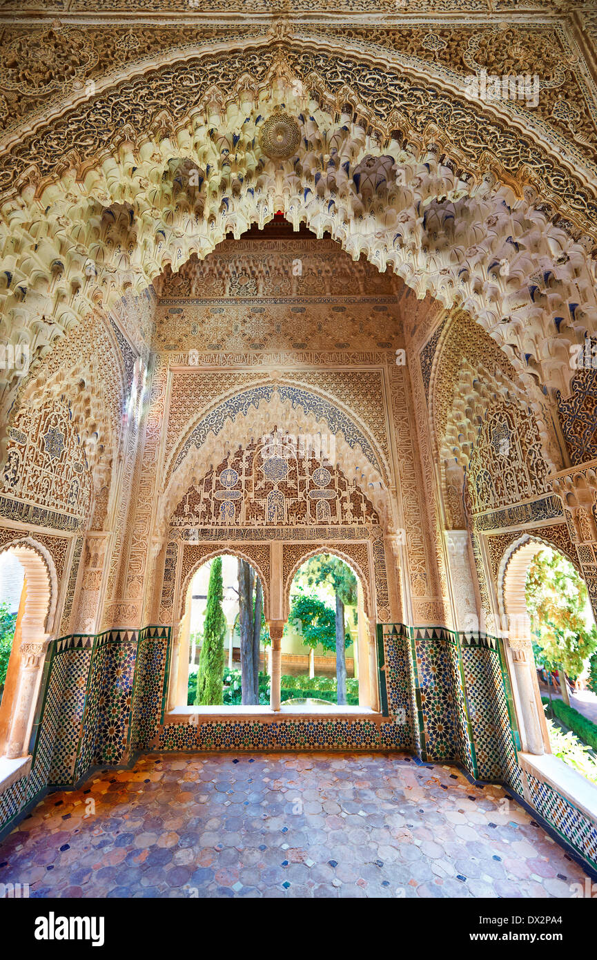 Arabesque maurischen Tropfsteinhöhle oder Morcabe Architektur von Palacios Nazaries, Alhambra. Granada, Andalusien, Spanien. Stockfoto Arabesque maurischen Tropfsteinhöhle oder Morcabe Architektur von Palacios Nazaries, Alhambra. Granada, Andalusien, Spanien. Stockfoto