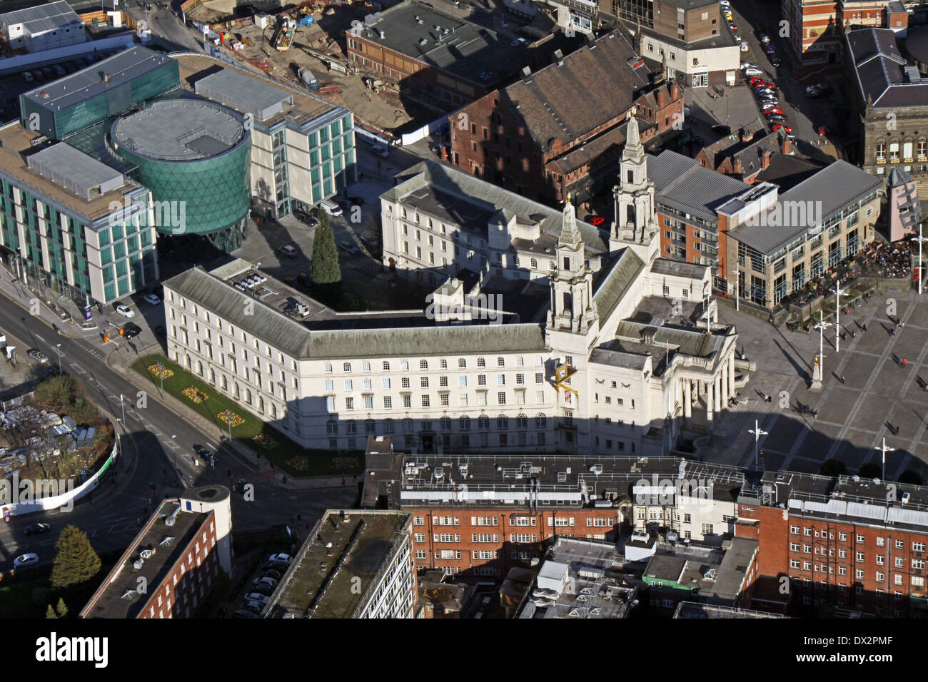 Luftaufnahme von Leeds Civic Hall im Millennium Square, Leeds Stockfoto