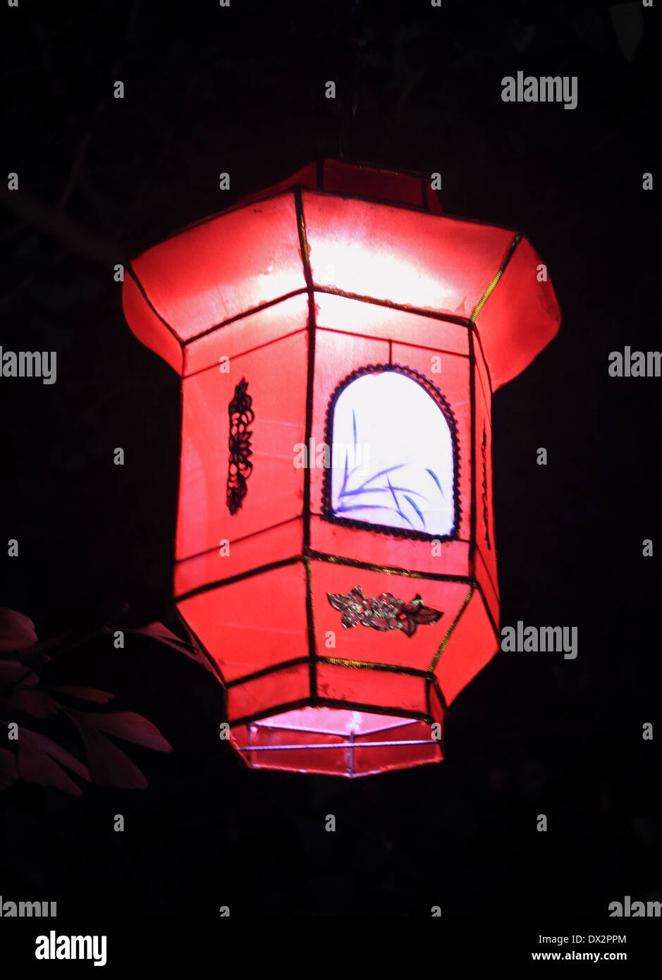 Die Magie der Laternen im chinesischen Garten von Montreal Botanical Garden, Quebec, Kanada Stockfoto