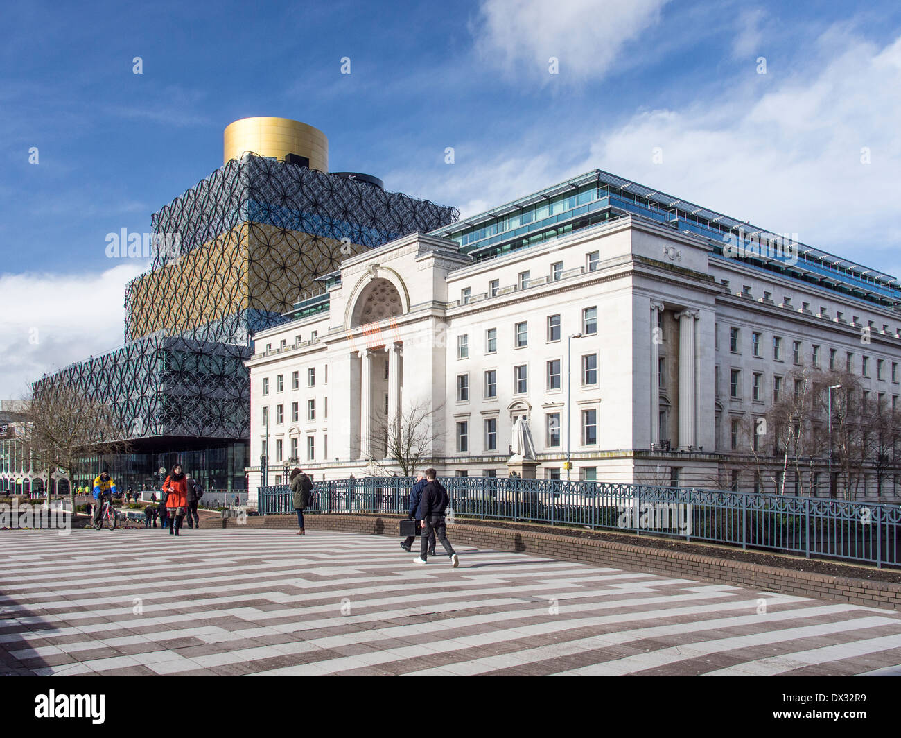 Baskerville-Haus (ehemals Civic Centre) und die neue Bibliothek im Centenary Square Birmingham UK Stockfoto