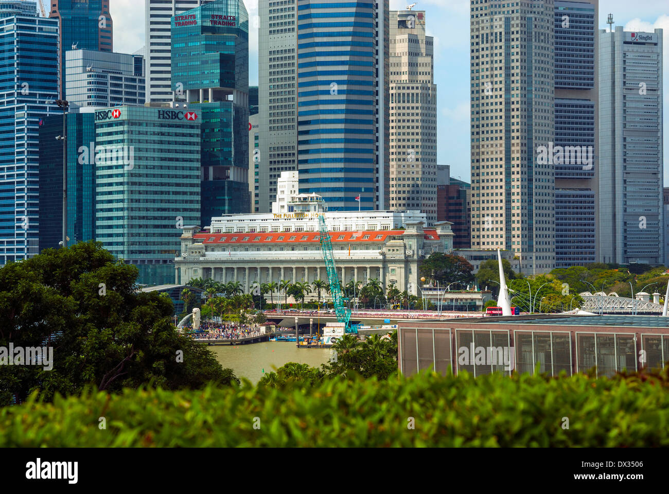Blick zum Fullerton Hotel und Geschäftsviertel, Singapur Stockfoto