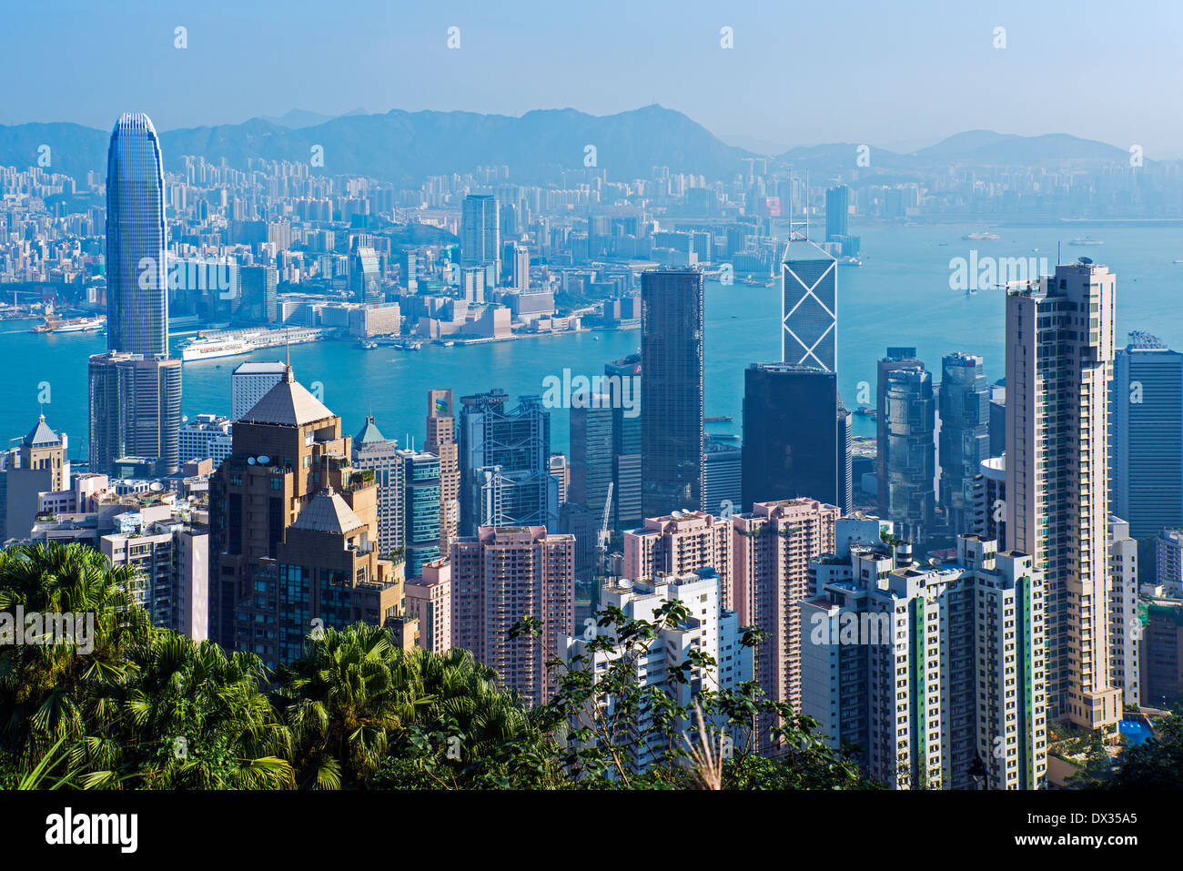 Hong Kong, Kowloon und den Victoria Harbour vom Gipfel Stockfoto