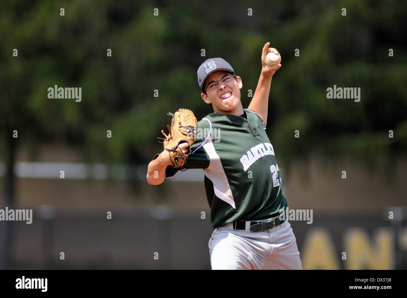 Sport Baseball Pitcher eine Kurve Kugel. Carol Stream, Illinois, USA. Stockfoto