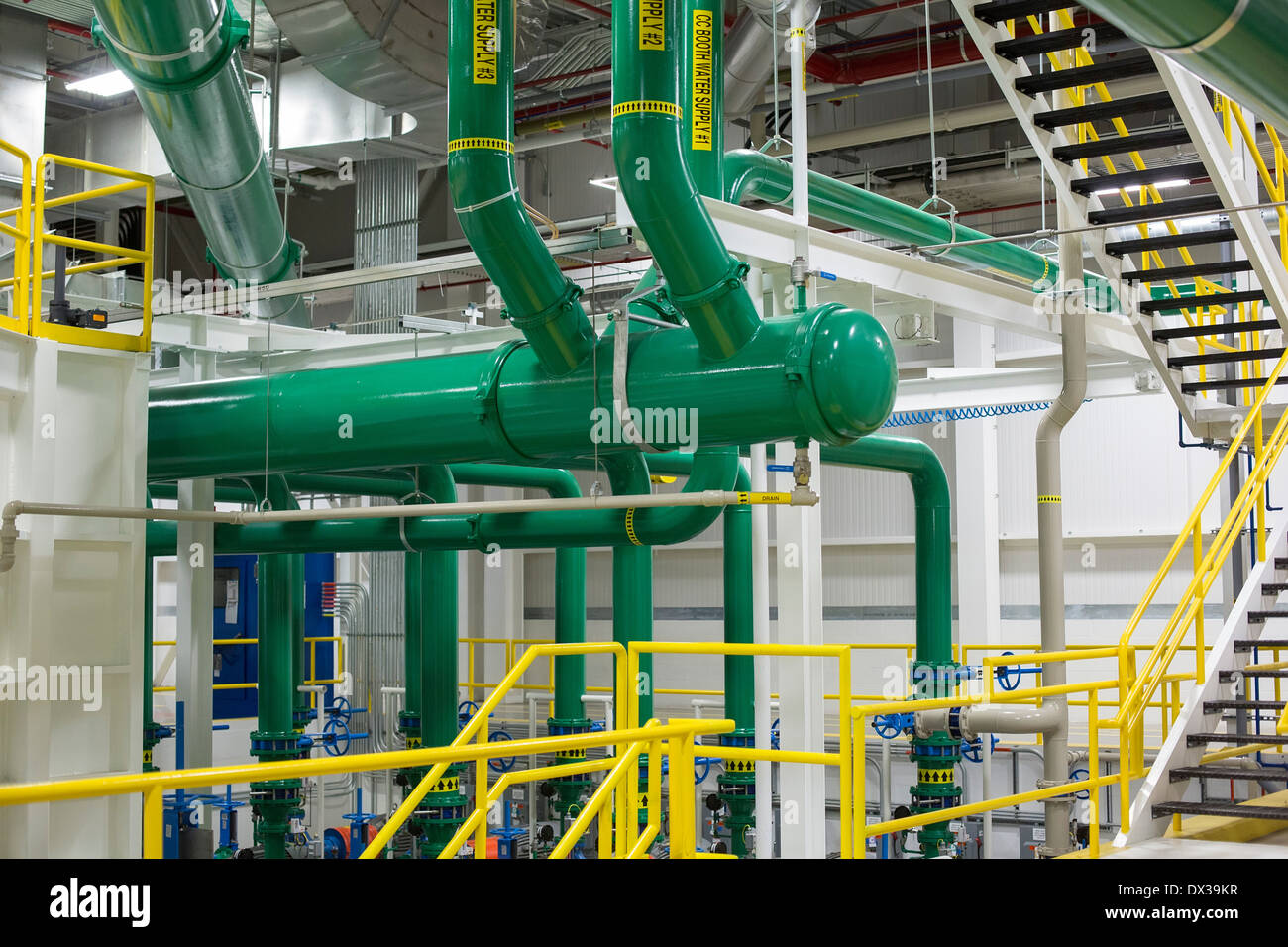 Wasserleitungen in der Lackiererei im Montagewerk für Chrysler Sterling Heights. Stockfoto