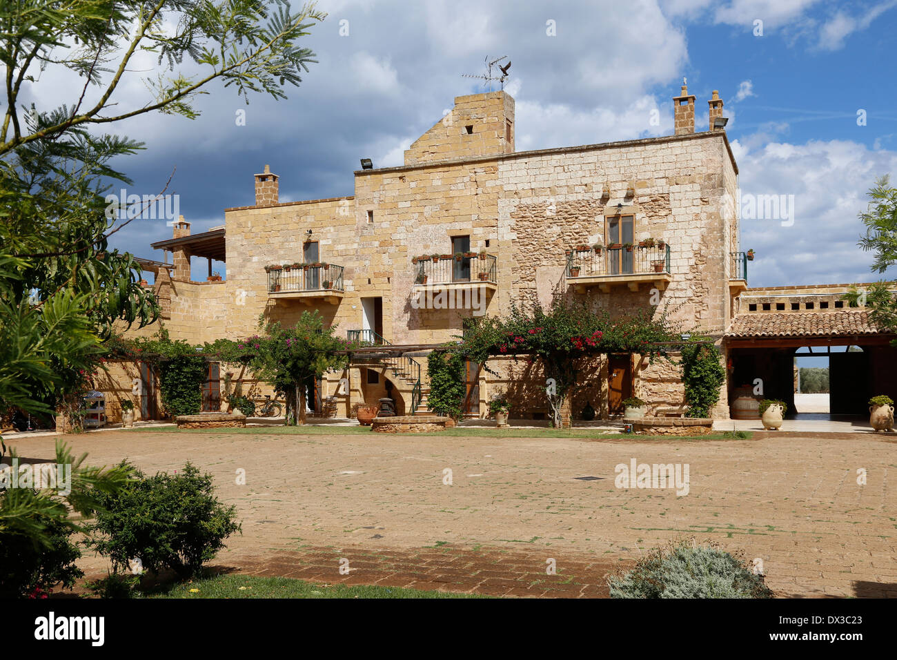 Masseria Provenzani, ein umgebautes Bauernhaus in Apulien, Italien, jetzt Landhaus Hotel Unterkunft. Stockfoto