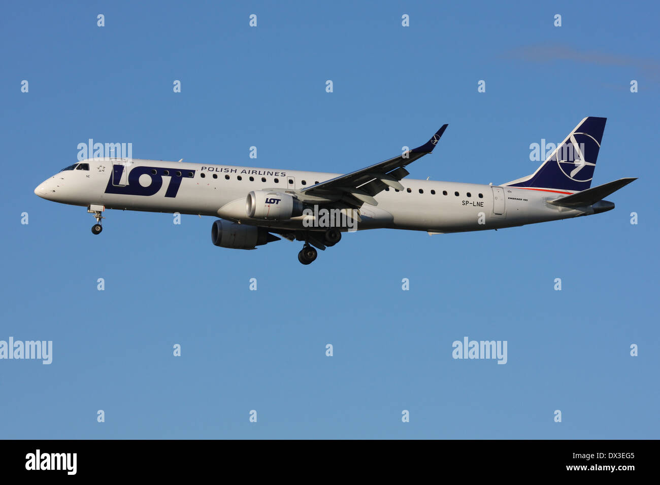 LOT POLISH AIRLINES EMBRAER 195 REGIONALJET Stockfoto