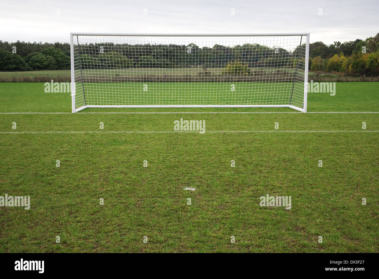 leere Amateurfußball Torpfosten und Netze Stockfoto