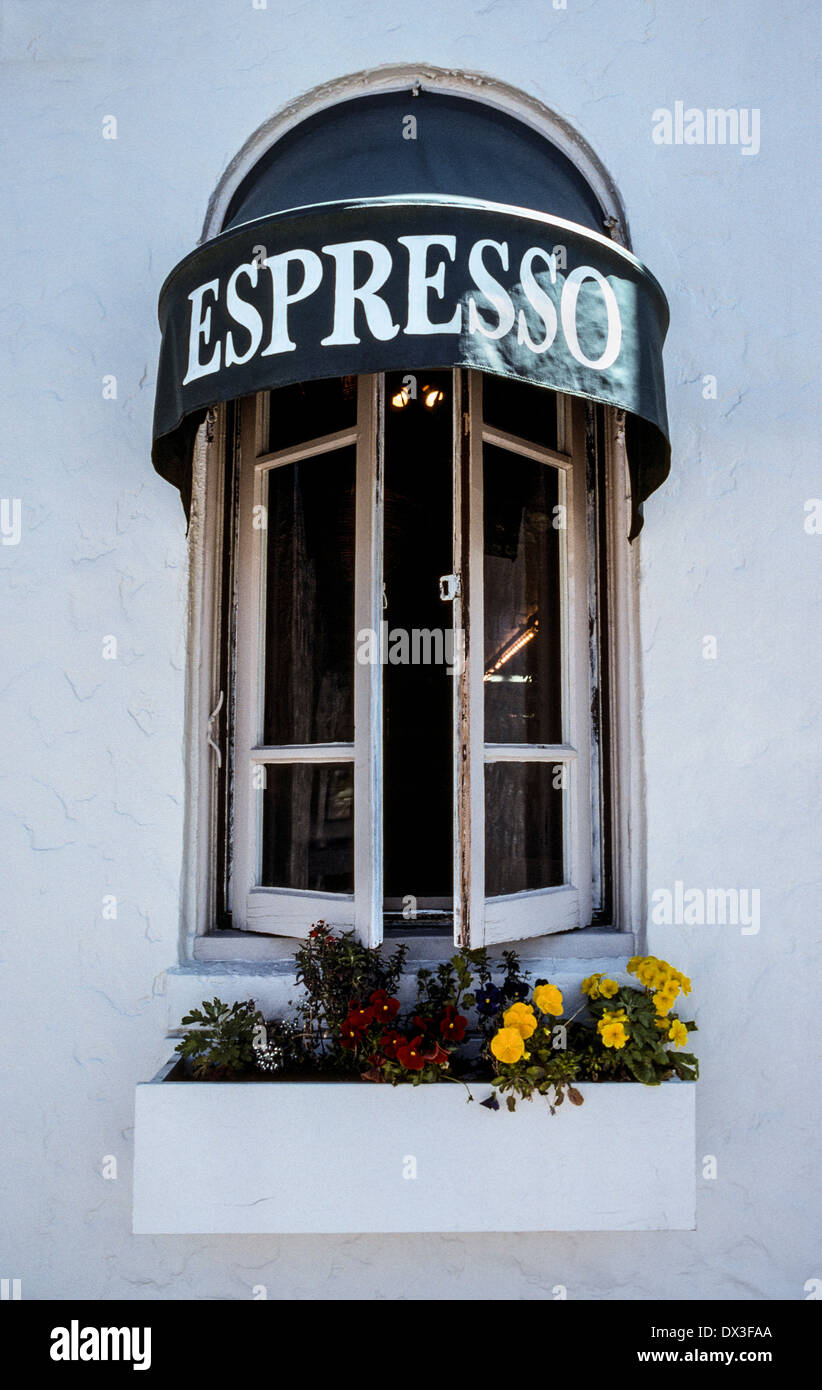 Eine Fenster Markise wirbt ESPRESSO an einem malerischen Café in der historischen Stadt von Sonoma, ein beliebtes Touristenziel in Zentral-Kalifornien, USA. Stockfoto