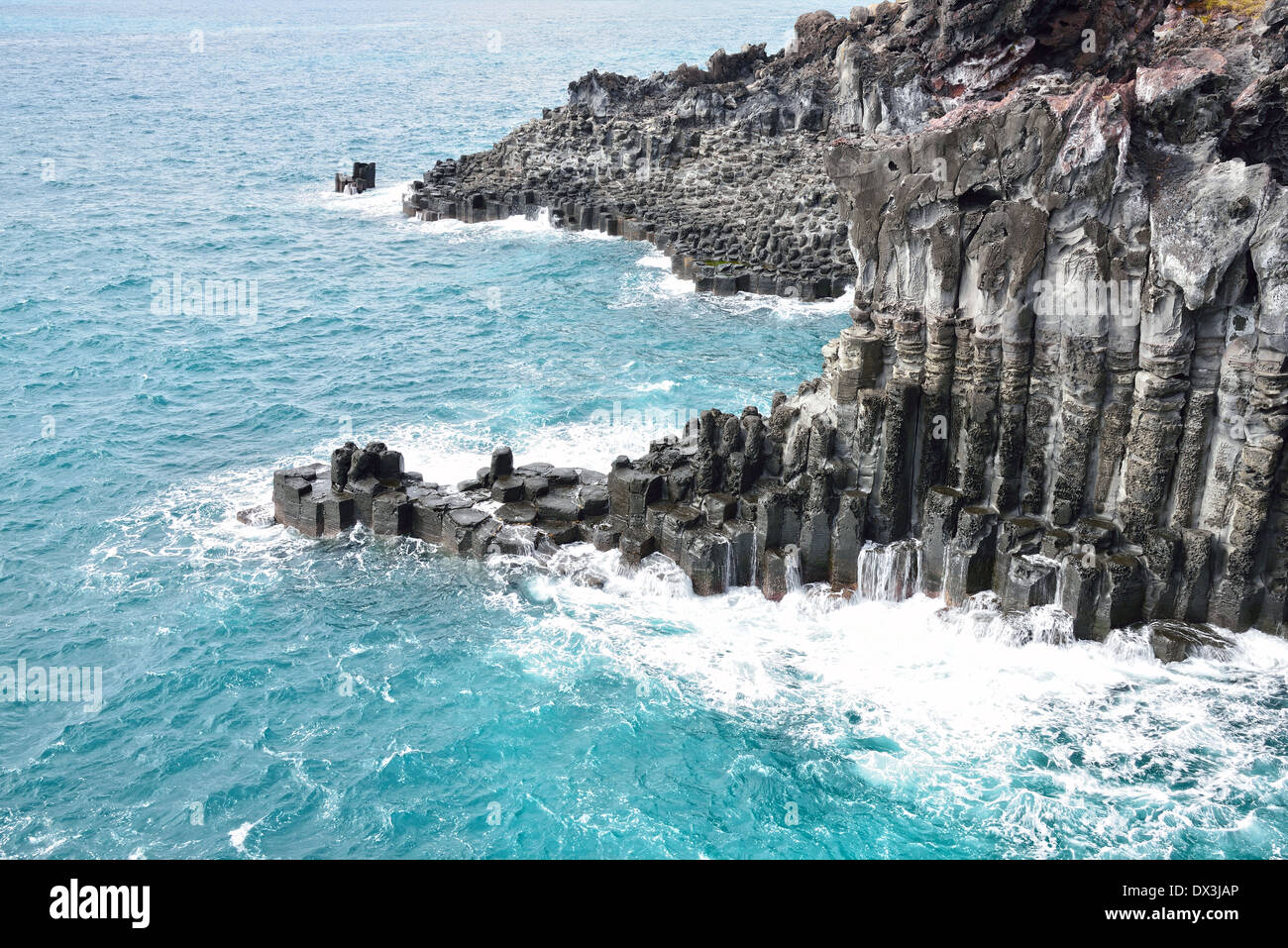 basaltische säulenförmigen gemeinsame Küste im JungMun in Jeju Island Stockfoto
