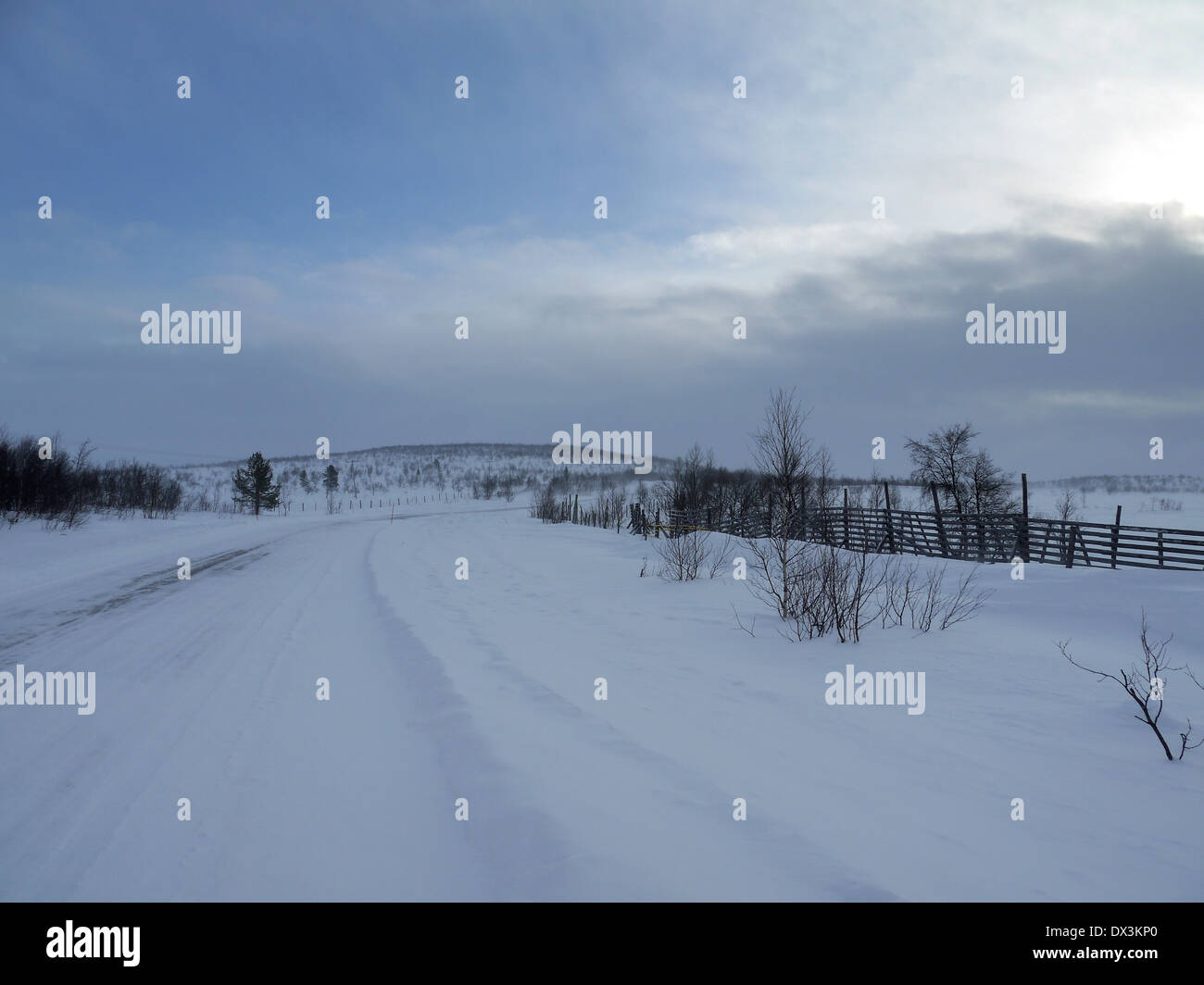 Straße r92 in Nord-Finnland, Finnland Stockfoto