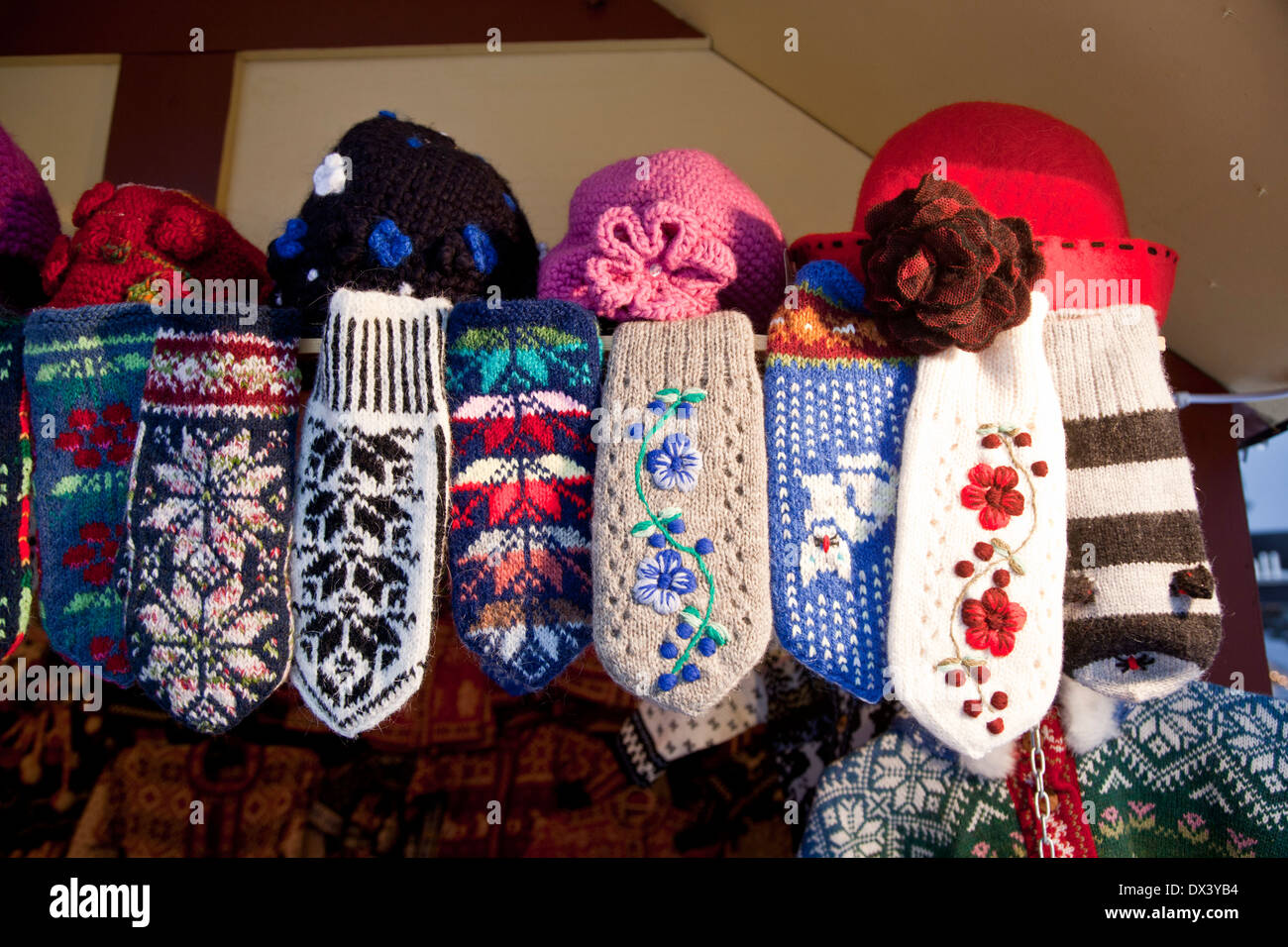 Wollene Handschuhe mit traditionellen Muster auf dem Markt in Tallinn,  Estland Stockfotografie - Alamy