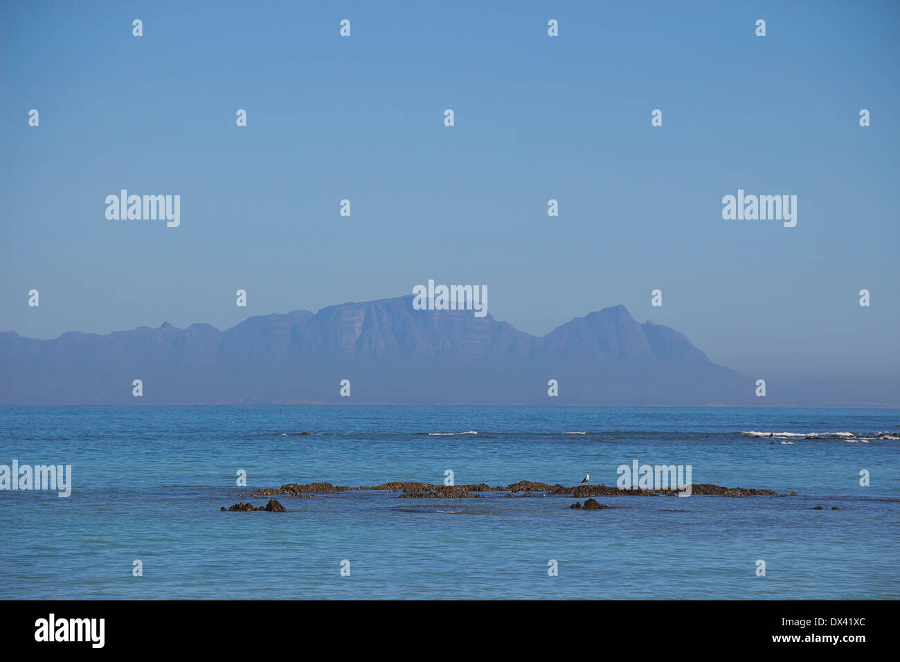 Die Kap-Halbinsel von Gordons Bay aus gesehen Stockfoto